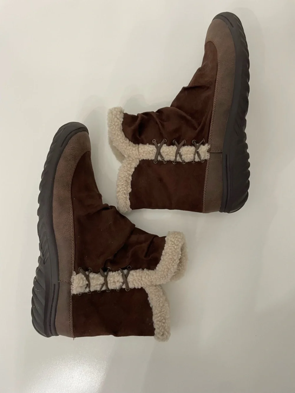 JBU Briar Chocolate Brown Micro Suede Shearling Winter Ankle Boots, size 10W